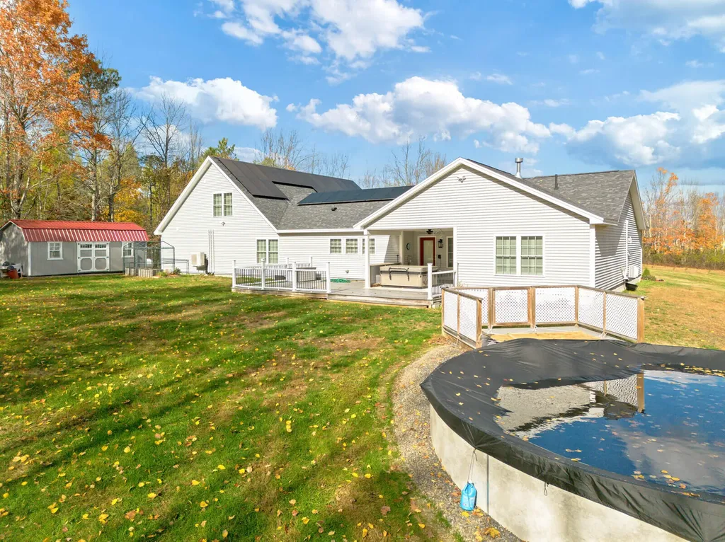 39 Knapp Lane China ME 04358
