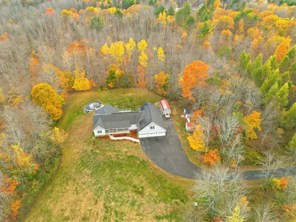 39 Knapp Lane China ME 04358
