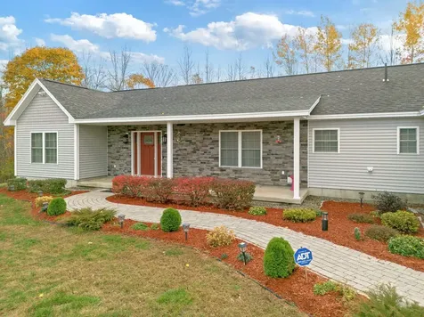 39 Knapp Lane China ME 04358