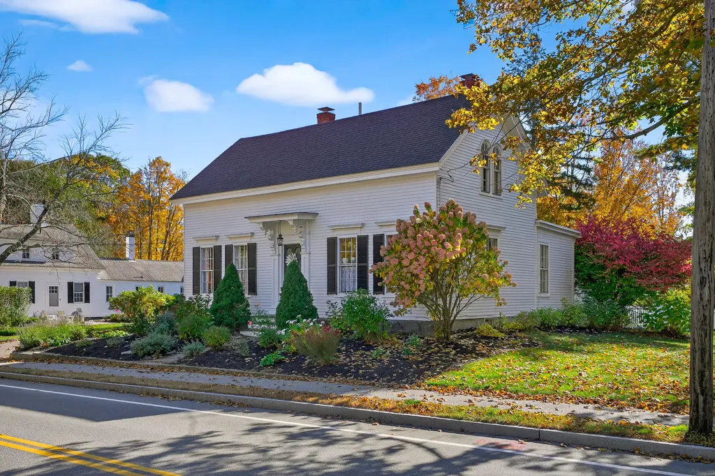 28 Fletcher Street Kennebunk ME 04043