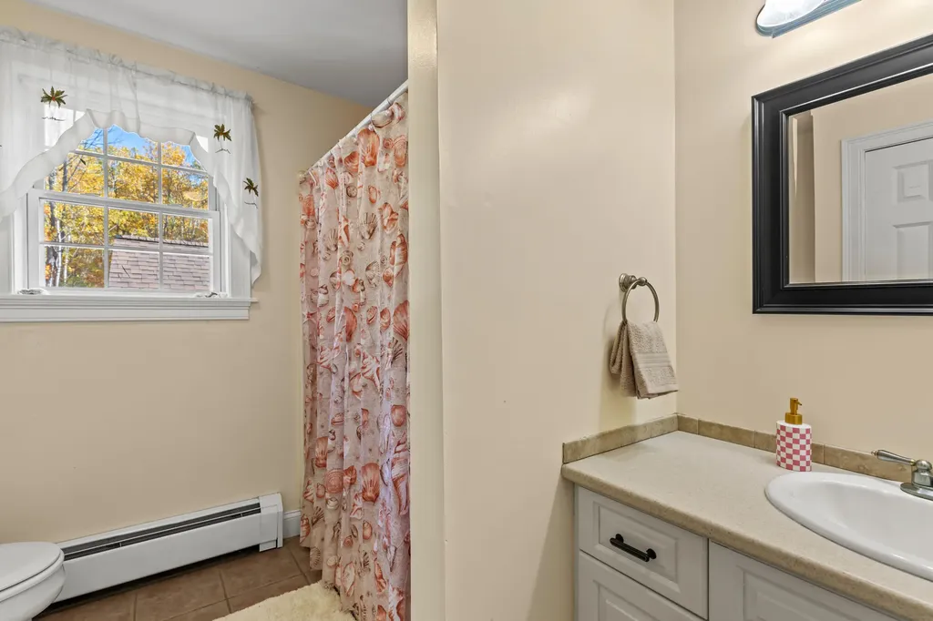 16 Whiteley Road Limerick ME 04048