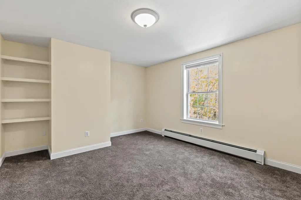 16 Whiteley Road Limerick ME 04048