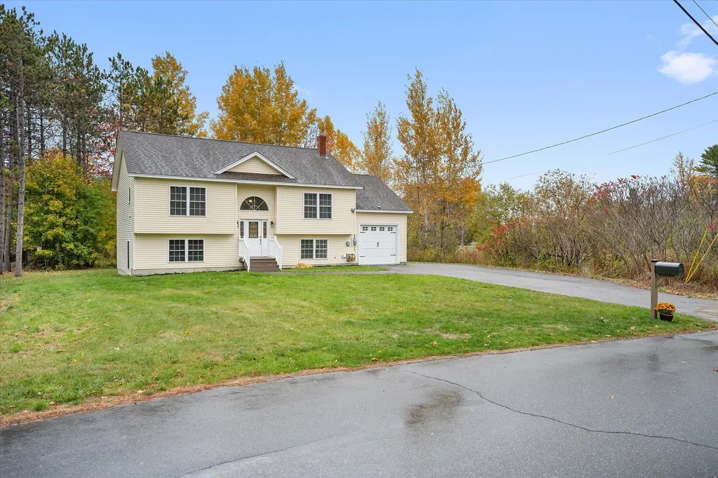 21 Yankee Avenue Bangor ME 04401