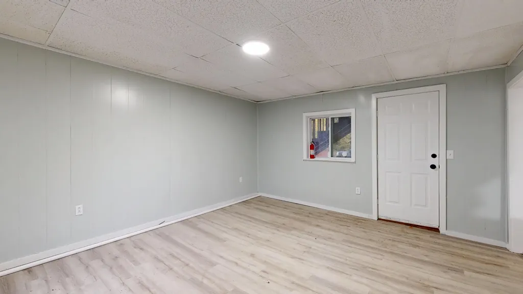 112 Newbury Street Auburn ME 04210