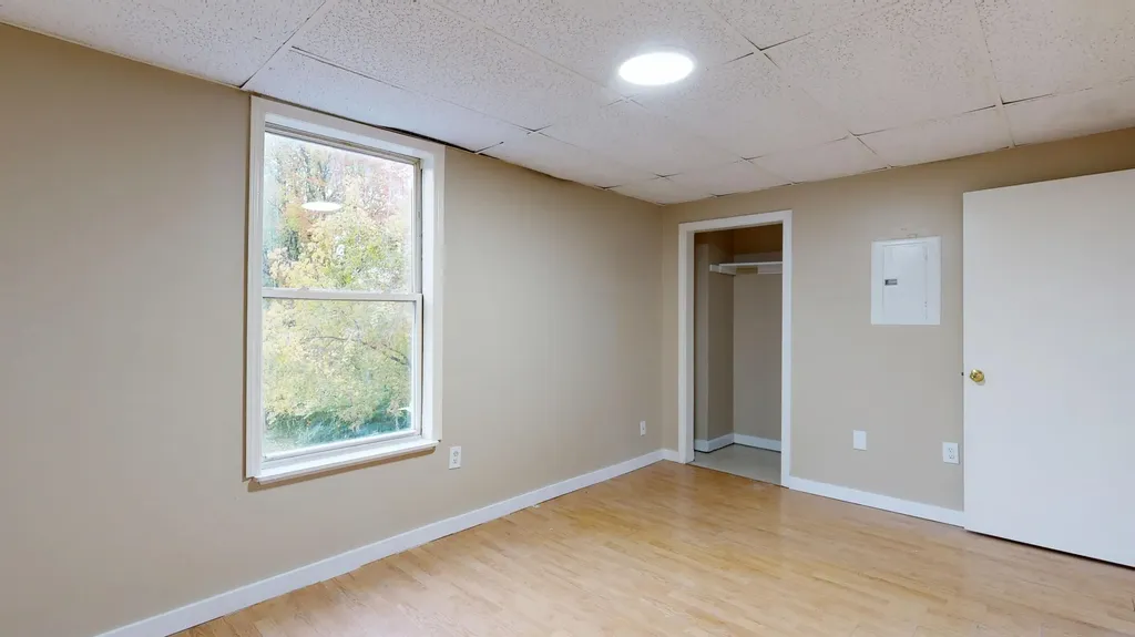 112 Newbury Street Auburn ME 04210