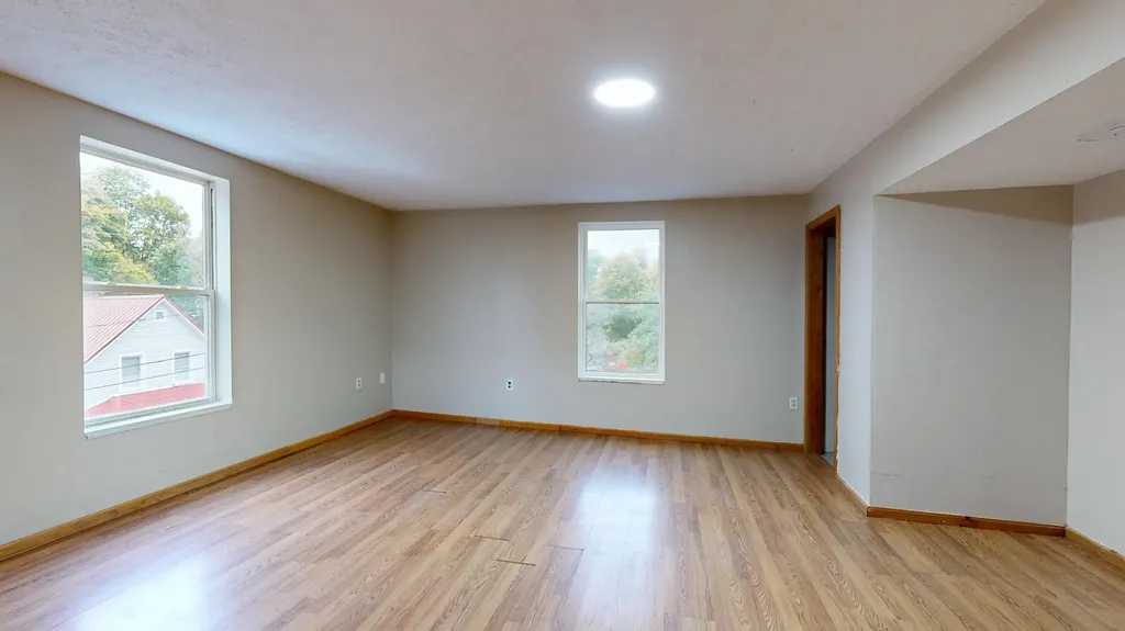 112 Newbury Street Auburn ME 04210