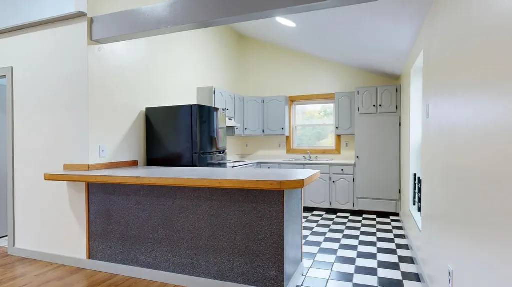 112 Newbury Street Auburn ME 04210