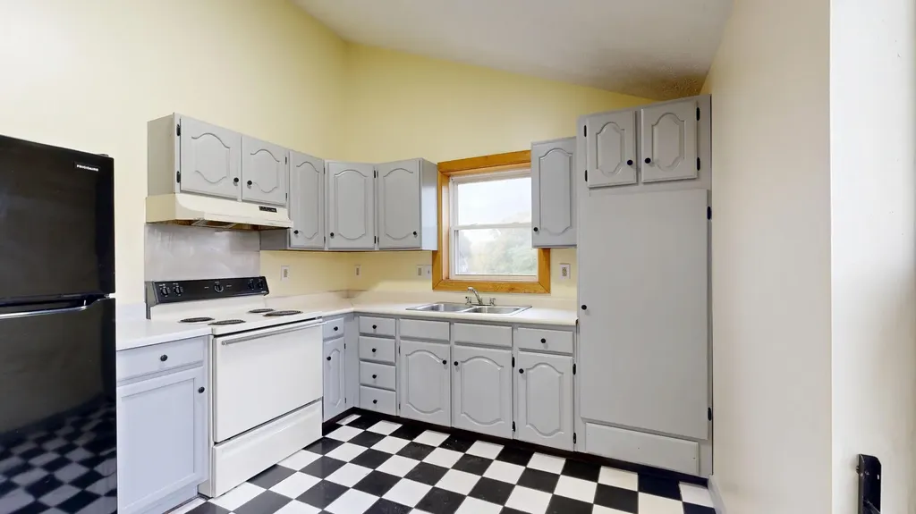 112 Newbury Street Auburn ME 04210
