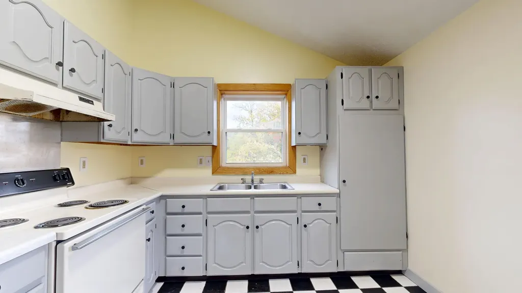 112 Newbury Street Auburn ME 04210