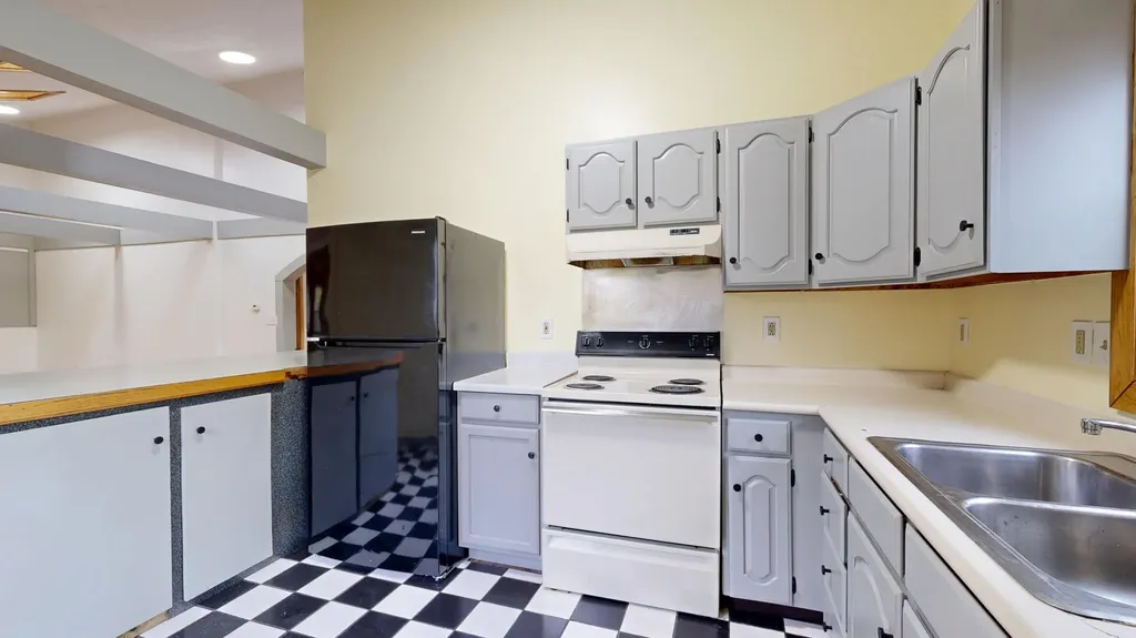 112 Newbury Street Auburn ME 04210