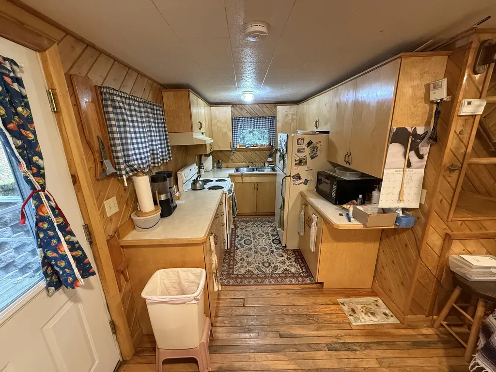 55 Mcnelly Road Island Falls ME 04747