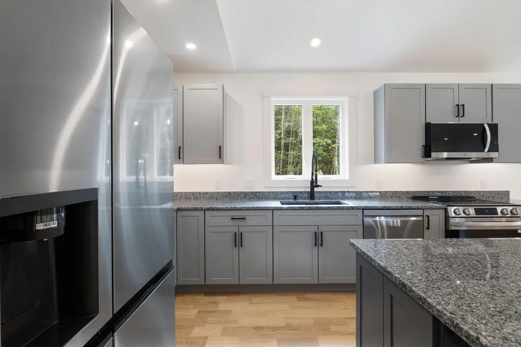 85 Branch View Terrace N Alfred ME 04002