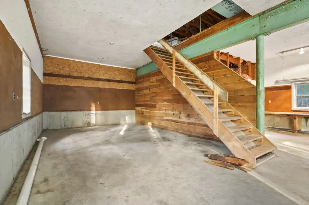 275 Kennebec Road Hampden ME 04444