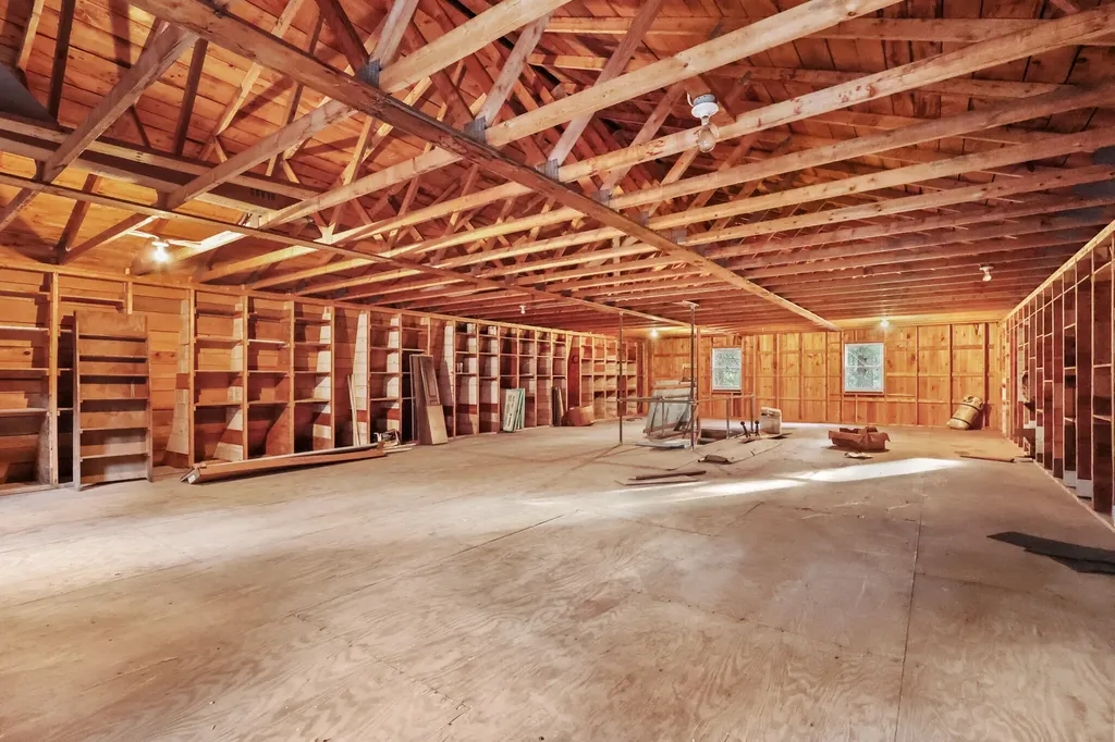 275 Kennebec Road Hampden ME 04444