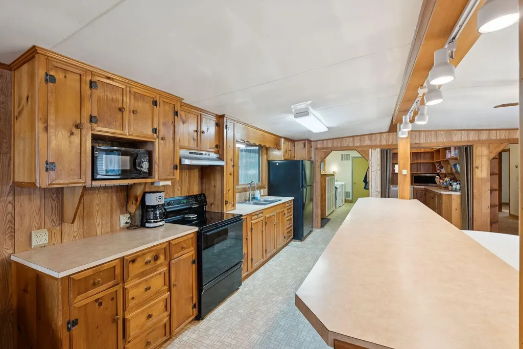 587 Woodland Avenue Old Town ME 04468