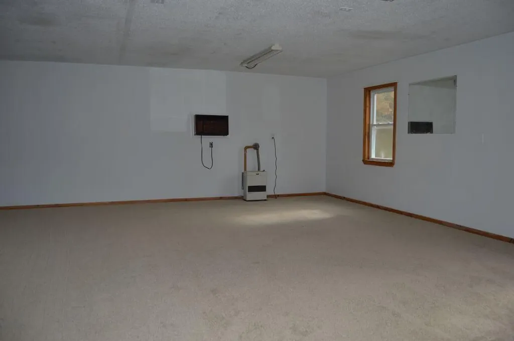 21 Stonewall Drive Livermore ME 04253