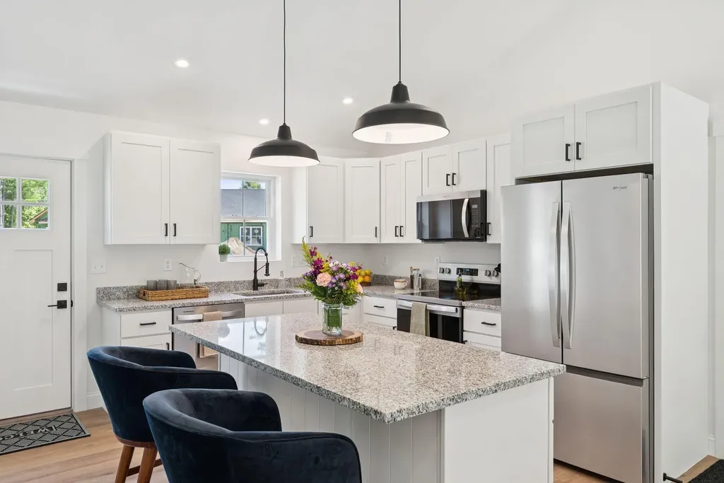 3 Lindsay Way Sidney ME 04330