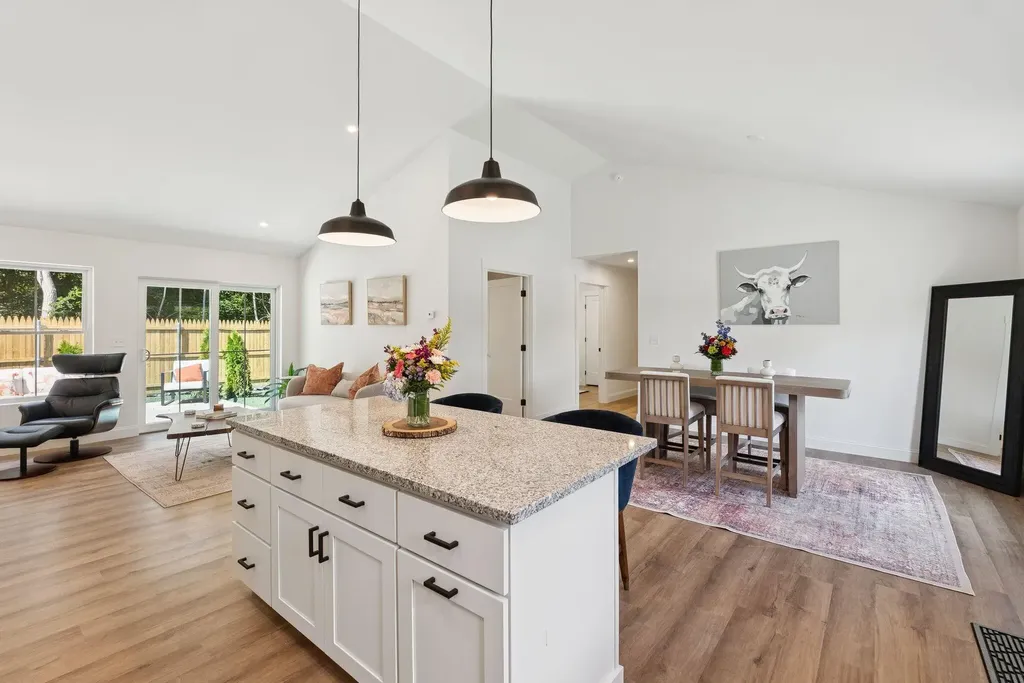 3 Lindsay Way Sidney ME 04330