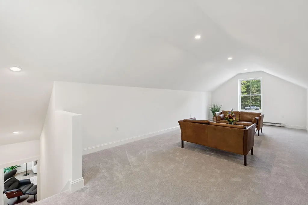 3 Lindsay Way Sidney ME 04330
