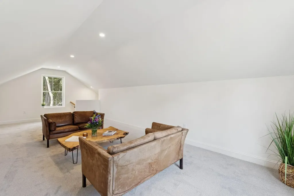 3 Lindsay Way Sidney ME 04330