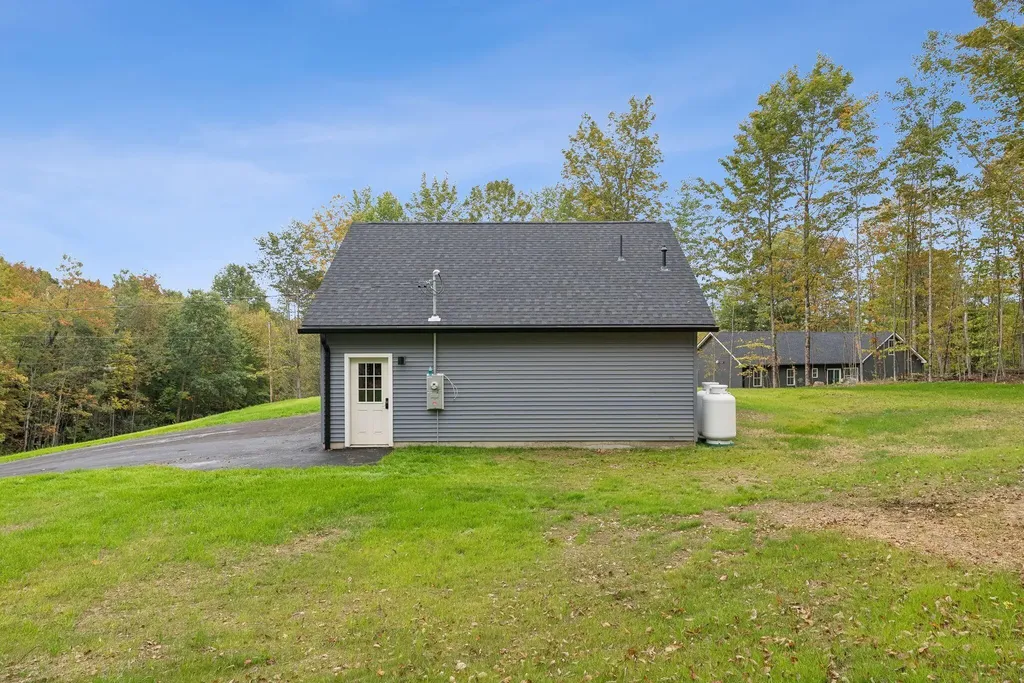 3 Lindsay Way Sidney ME 04330