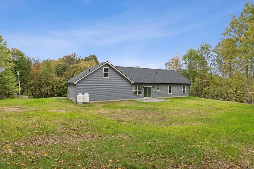 3 Lindsay Way Sidney ME 04330