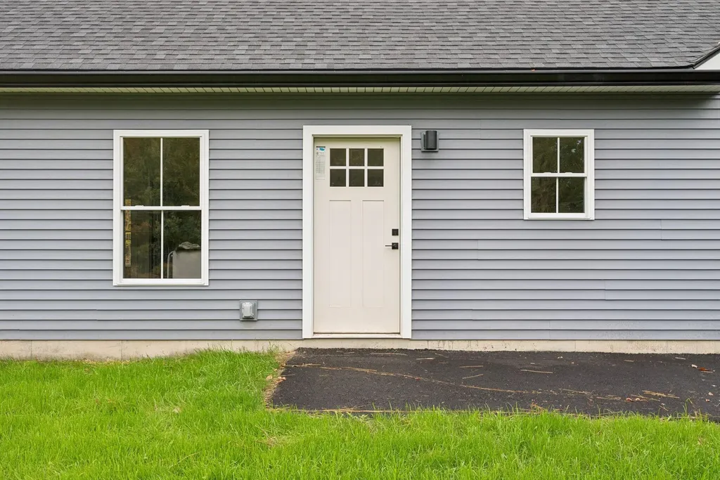 3 Lindsay Way Sidney ME 04330