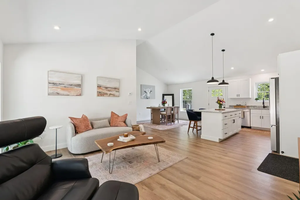 3 Lindsay Way Sidney ME 04330