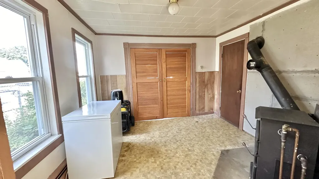 122 Knox Street Millinocket ME 04462