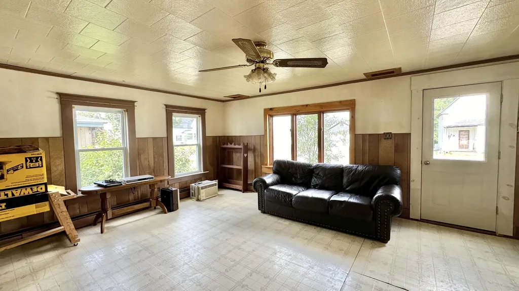 122 Knox Street Millinocket ME 04462