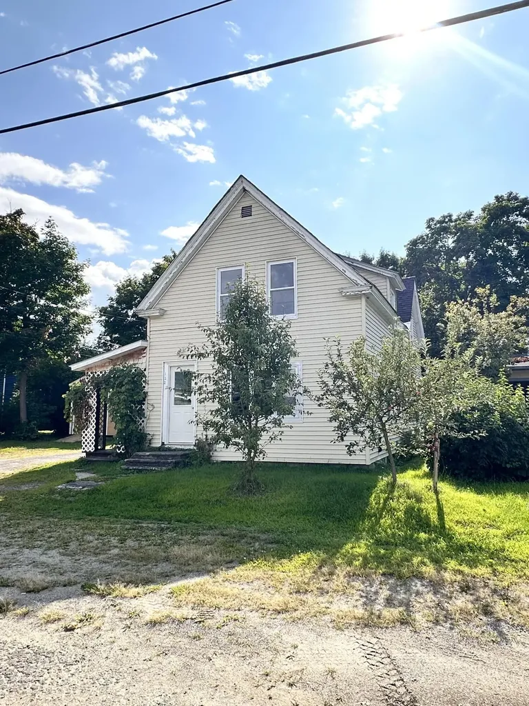 122 Knox Street Millinocket ME 04462