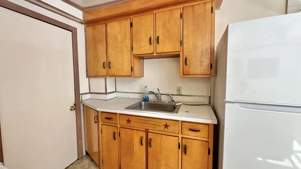 122 Knox Street Millinocket ME 04462