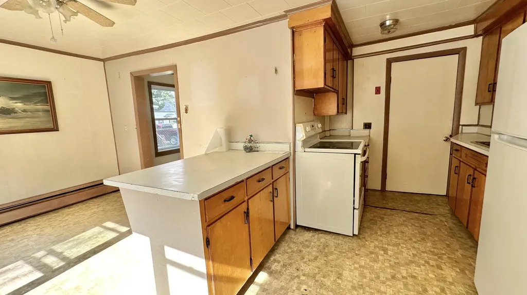 122 Knox Street Millinocket ME 04462