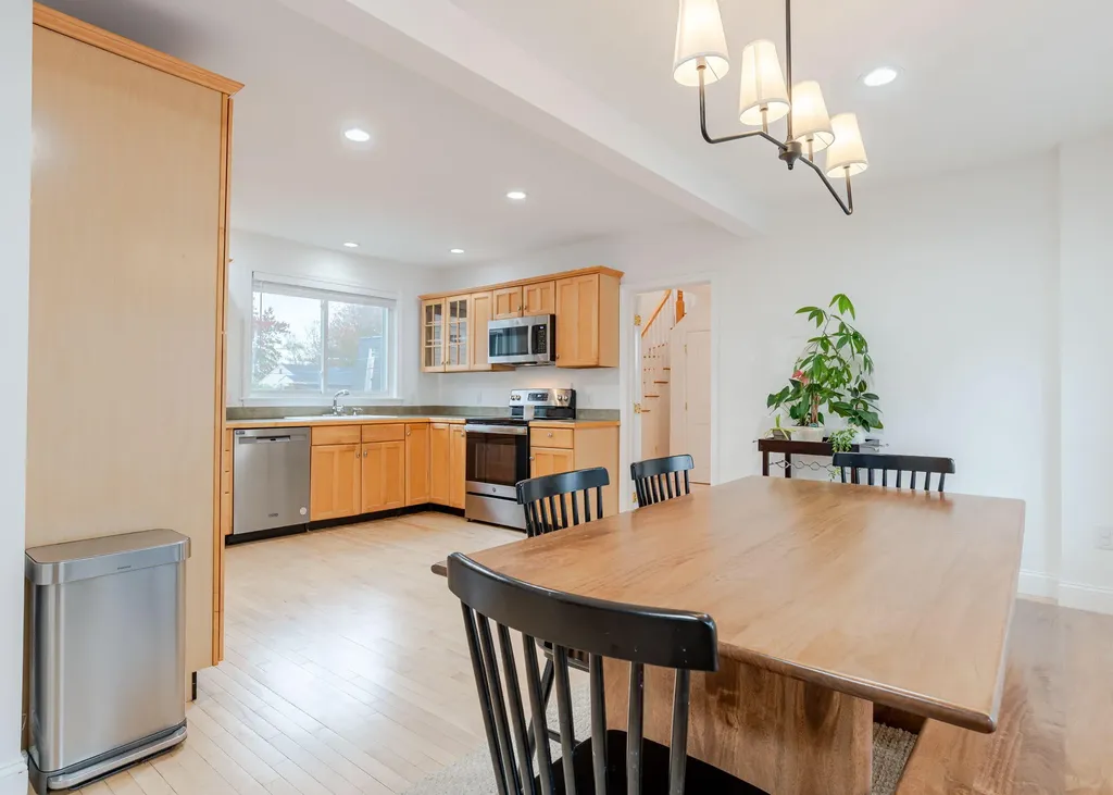 1035 Broadway South Portland ME 04106