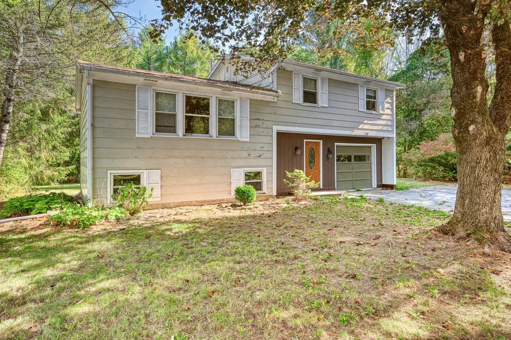 33 Woodridge Drive Manchester ME 04351