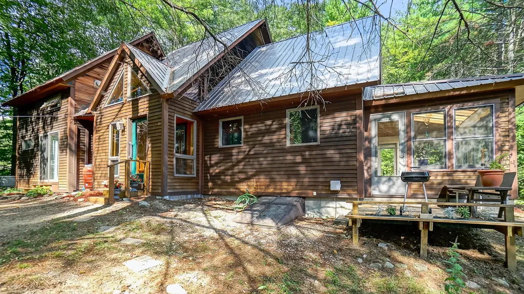 18 Ledge Hill Road Sweden ME 04040