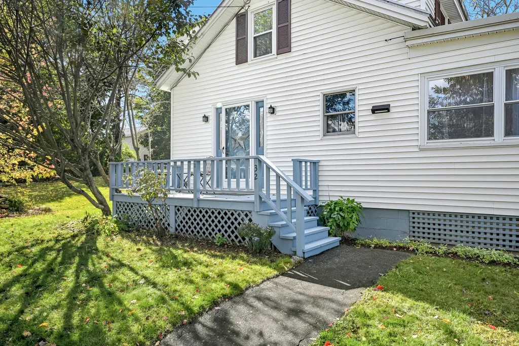 32 School Street Belgrade ME 04917