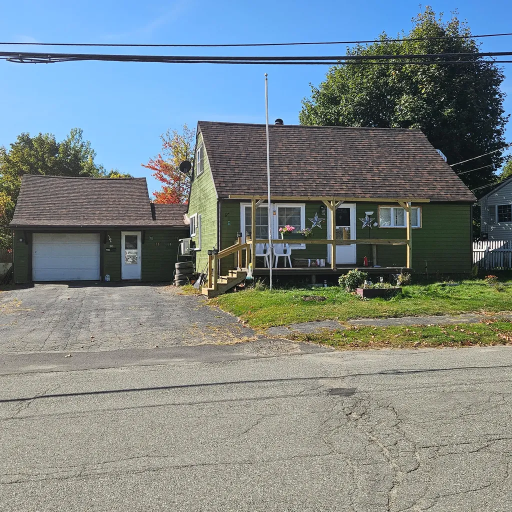 30 Park Street East Millinocket ME 04430