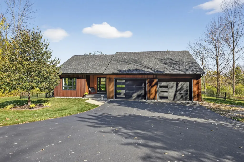 27 Hillside Avenue Falmouth ME 04105