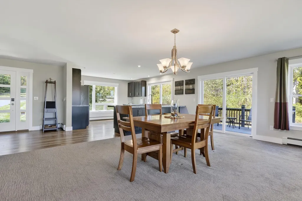 27 Hillside Avenue Falmouth ME 04105