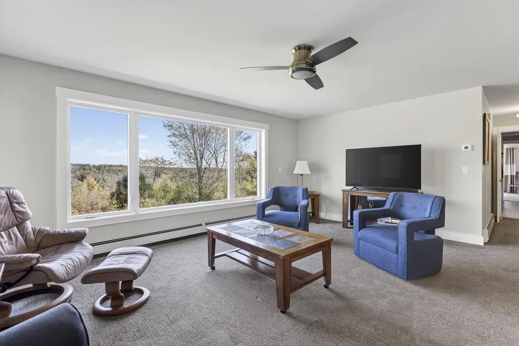 27 Hillside Avenue Falmouth ME 04105