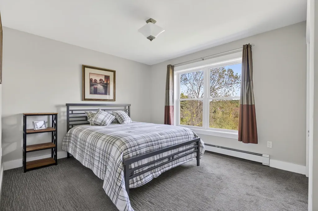 27 Hillside Avenue Falmouth ME 04105