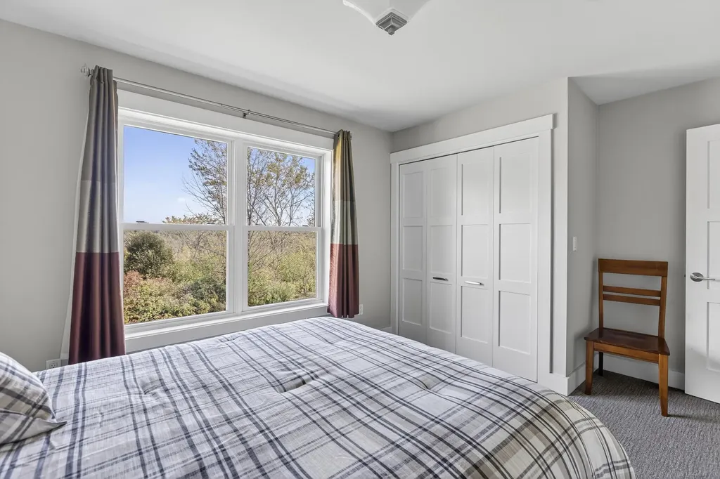 27 Hillside Avenue Falmouth ME 04105