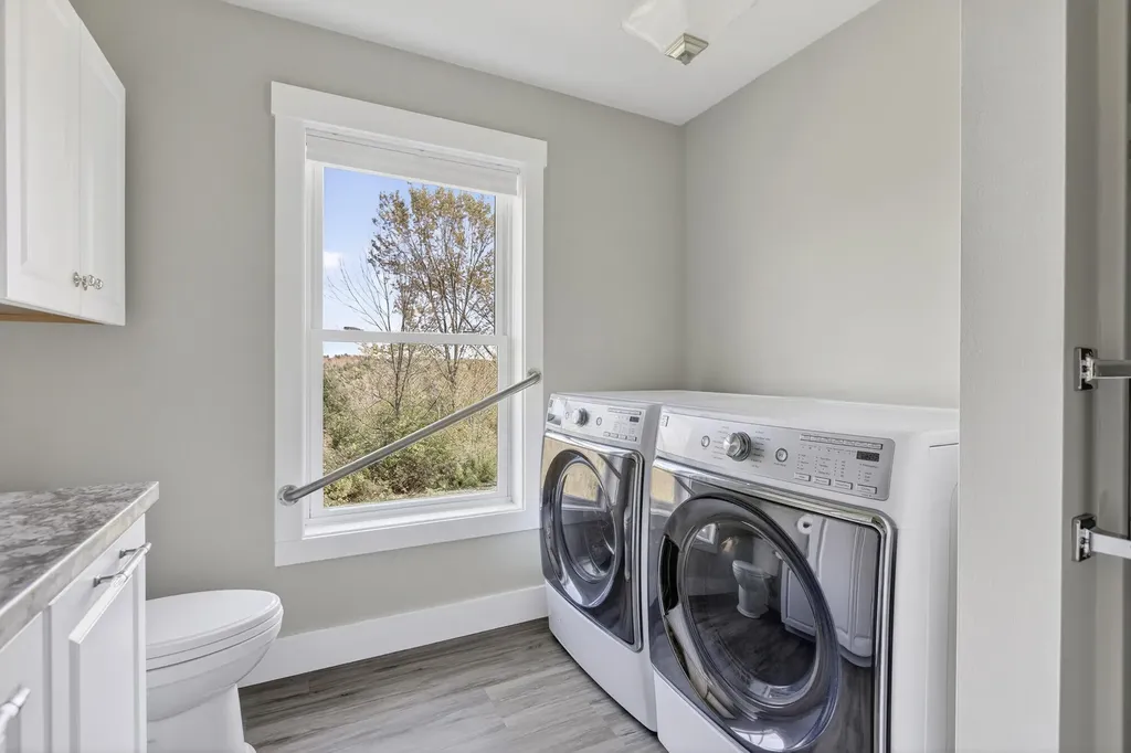 27 Hillside Avenue Falmouth ME 04105