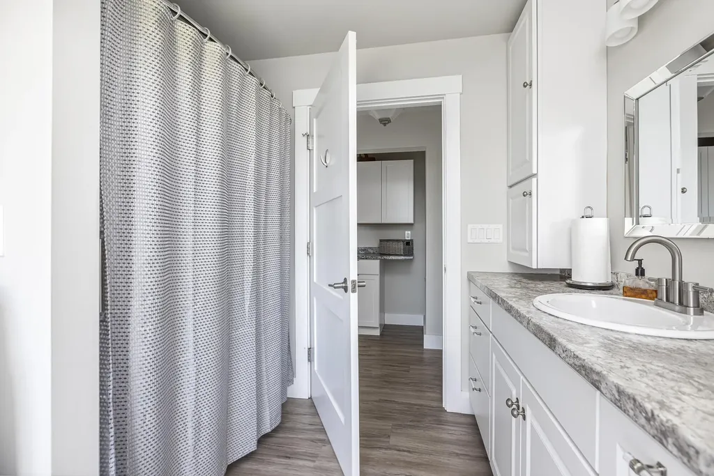27 Hillside Avenue Falmouth ME 04105