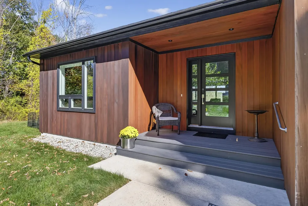 27 Hillside Avenue Falmouth ME 04105