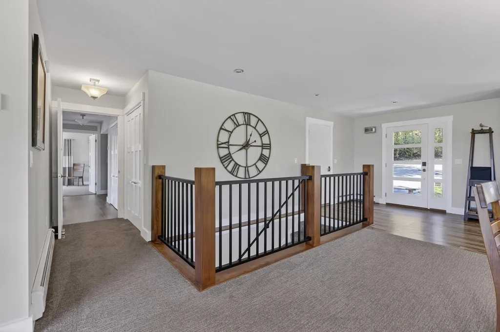 27 Hillside Avenue Falmouth ME 04105