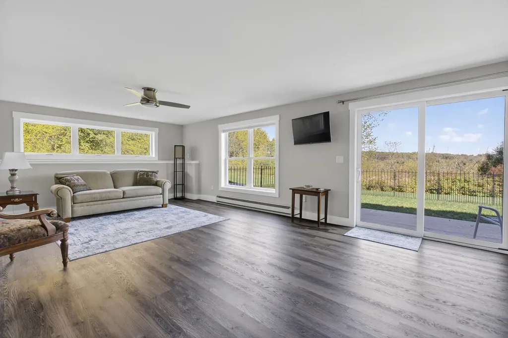 27 Hillside Avenue Falmouth ME 04105