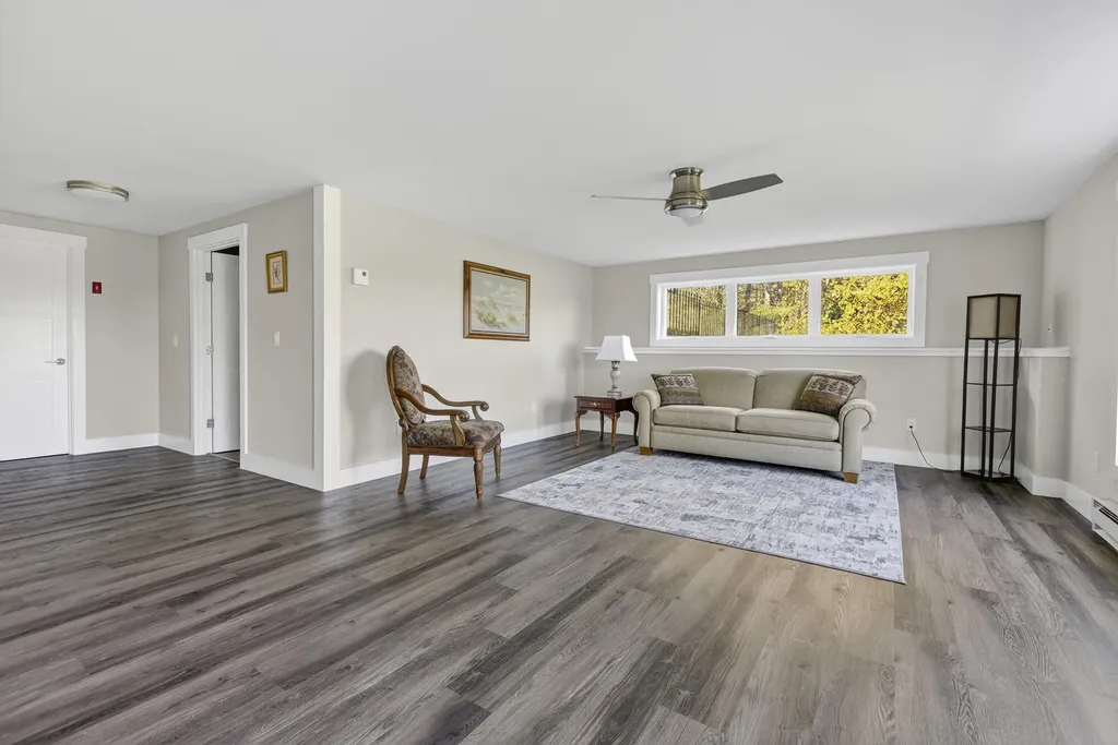 27 Hillside Avenue Falmouth ME 04105