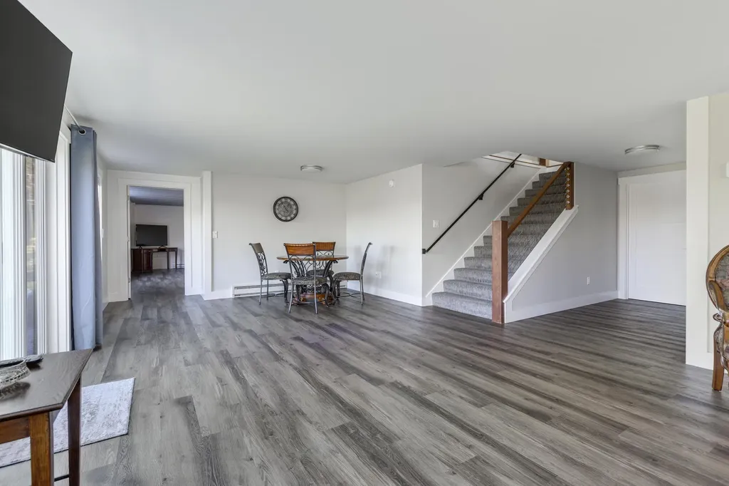 27 Hillside Avenue Falmouth ME 04105